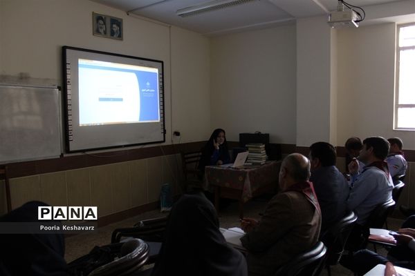 کارگاه‌های آموزشی برای مسئولان سازمان دانش آموزی استان فارس