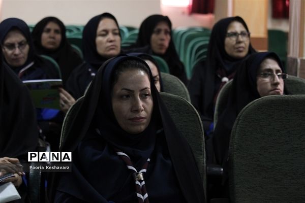 کارگاه‌های آموزشی برای مسئولان سازمان دانش آموزی استان فارس