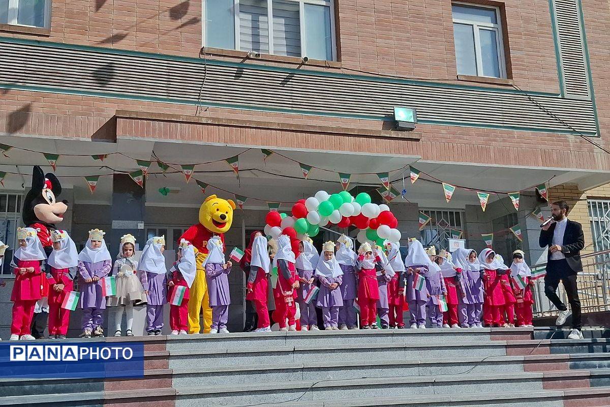 برگزاری جشن غنچه ها در آموزشگاه حضرت زینب(س)