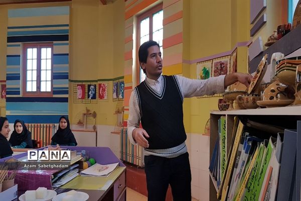 بازدید دانش‌آموزان دبیرستان دکتر شاهی از کارگاه سفال گری