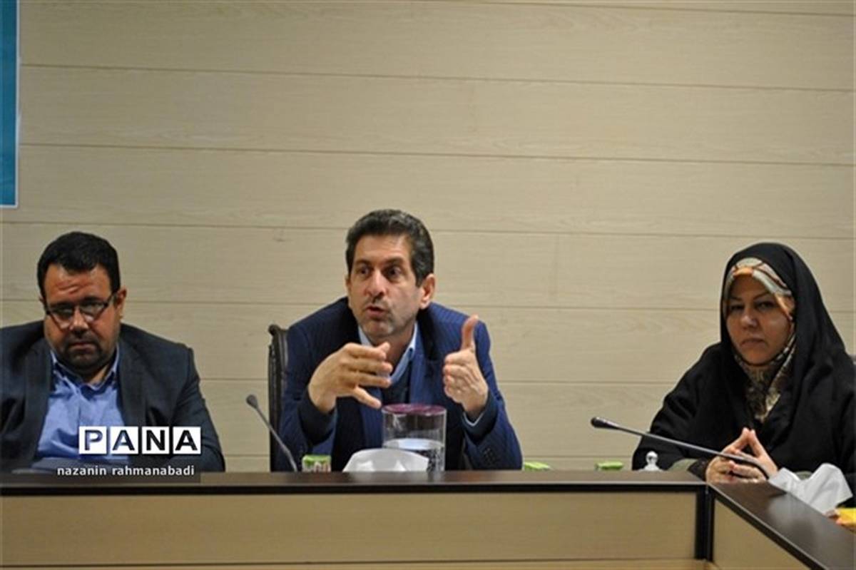 هیچ دانشآموزی نباید به خاطر فقر و شرایط مادی و اقتصادی خانواده از تحصیل دور بماند