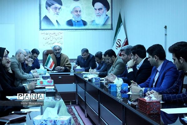 جلسه هیات رئیسه شوراهای دانش‌آموزی  و نمایندگان نهمین دوره مجلس شورای دانش‌آموزی درآذربایجان شرقی