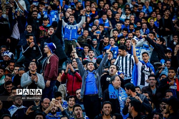 دیدار تیم‌های استقلال و پدیده