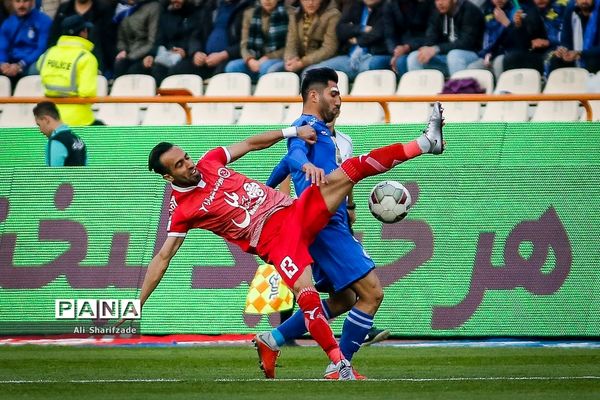 دیدار تیم‌های استقلال و پدیده