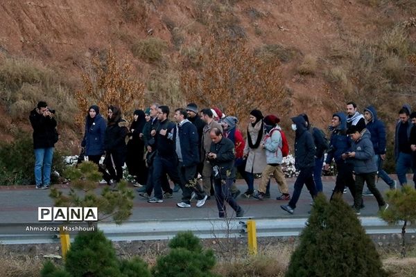 کوهپیمایی صمیمی اصحاب رسانه با مسعود پزشکیان در ارتفاعات عون بن علی تبریز