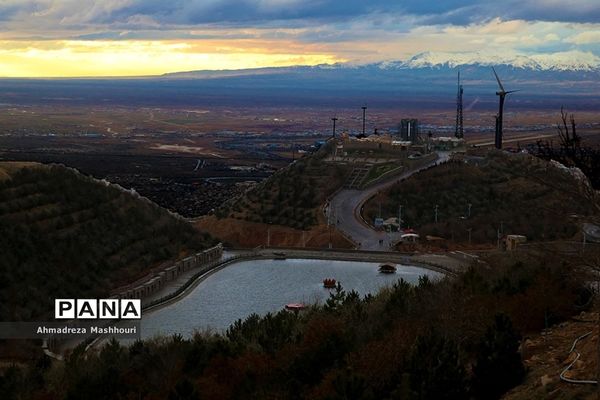 کوهپیمایی صمیمی اصحاب رسانه با مسعود پزشکیان در ارتفاعات عون بن علی تبریز