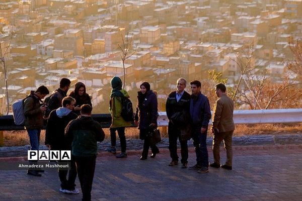 کوهپیمایی صمیمی اصحاب رسانه با مسعود پزشکیان در ارتفاعات عون بن علی تبریز