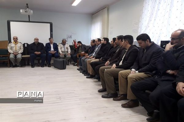 دوره آموزشی  مربیان جدیدالورود و باز آموزی مربیان پیشتاز سازمان دانش آموزی