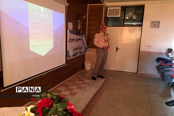 دوره آموزشی  مربیان جدیدالورود و باز آموزی مربیان پیشتاز سازمان دانش آموزی