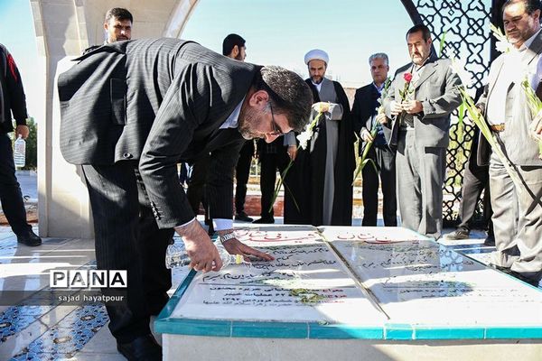 حضور امیرآبادی نماینده مجلس در دانشگاه آزاد اسلامی قم و دیدار با دانشجویان بسیجی و انجمن‌های دانشجویی