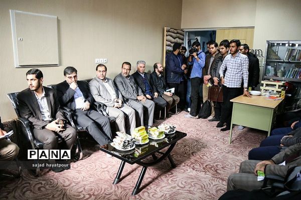 حضور امیرآبادی نماینده مجلس در دانشگاه آزاد اسلامی قم و دیدار با دانشجویان بسیجی و انجمن‌های دانشجویی