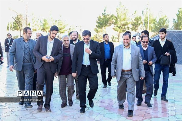 حضور امیرآبادی نماینده مجلس در دانشگاه آزاد اسلامی قم و دیدار با دانشجویان بسیجی و انجمن‌های دانشجویی