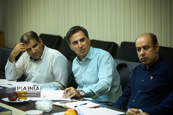 جلسه هم اندیشی نظارت بر سرویس مدارس و کار فرهنگی