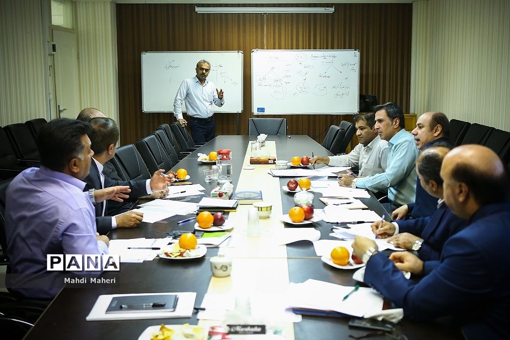جلسه هم اندیشی نظارت بر سرویس مدارس و کار فرهنگی