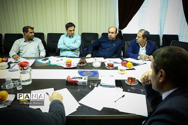 جلسه هم اندیشی نظارت بر سرویس مدارس و کار فرهنگی