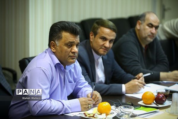 جلسه هم اندیشی نظارت بر سرویس مدارس و کار فرهنگی