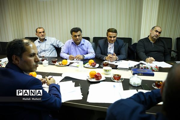 جلسه هم اندیشی نظارت بر سرویس مدارس و کار فرهنگی