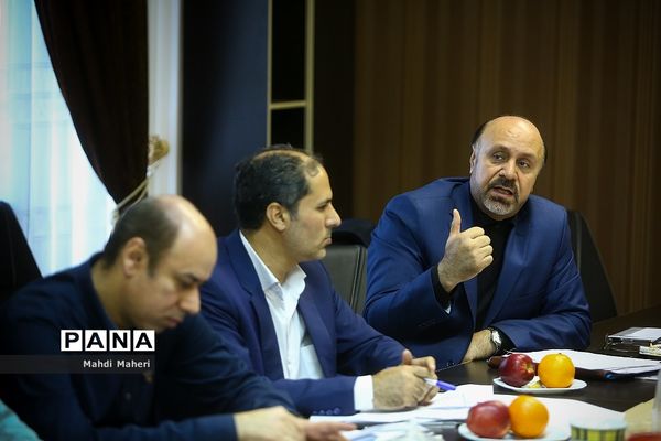 جلسه هم اندیشی نظارت بر سرویس مدارس و کار فرهنگی