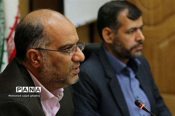 نشست معاون پرورشی و فرهنگی اداره کل آموزش و پرورش شهر تهران با کارشناس مسئولان مناطق 19 گانه شهر تهران