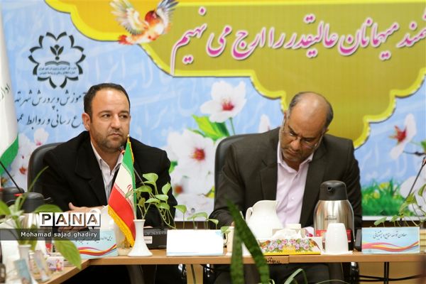نشست معاون پرورشی و فرهنگی اداره کل آموزش و پرورش شهر تهران با کارشناس مسئولان مناطق 19 گانه شهر تهران