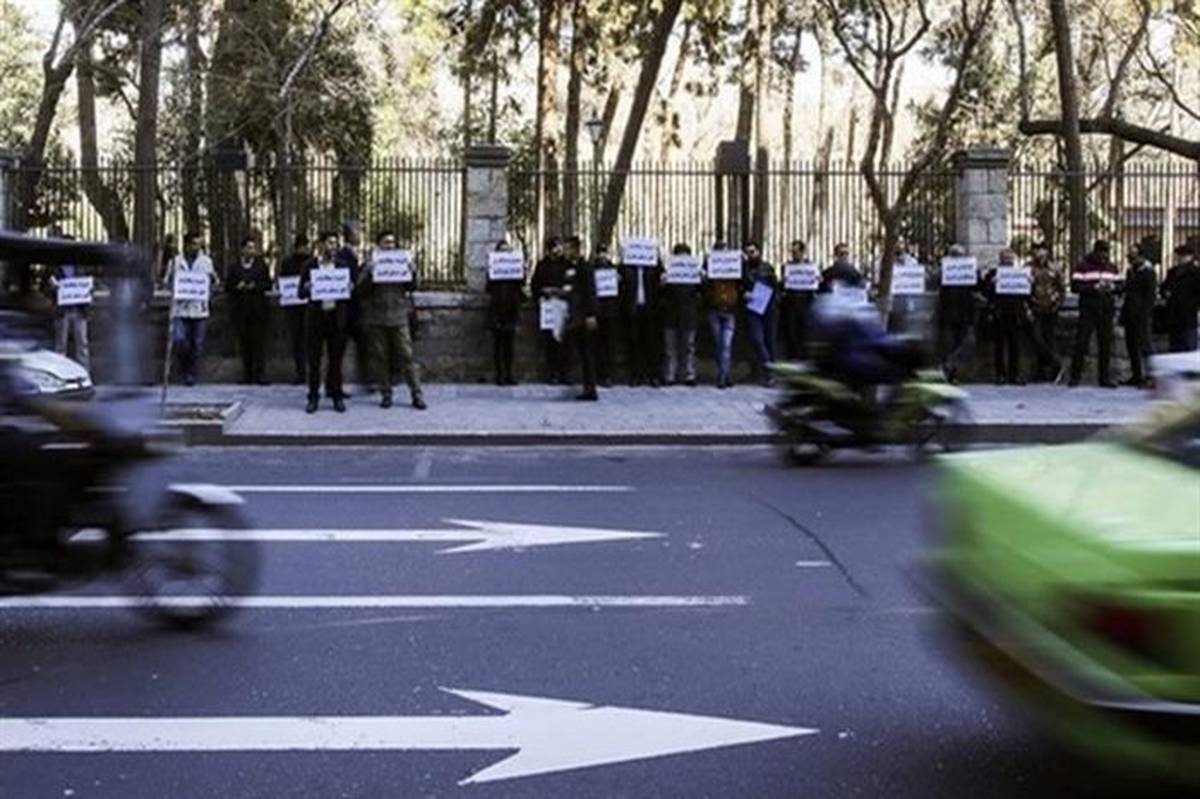 تجمع اعتراضی پیمانکاران طلبکار مقابل شورای شهر تهران