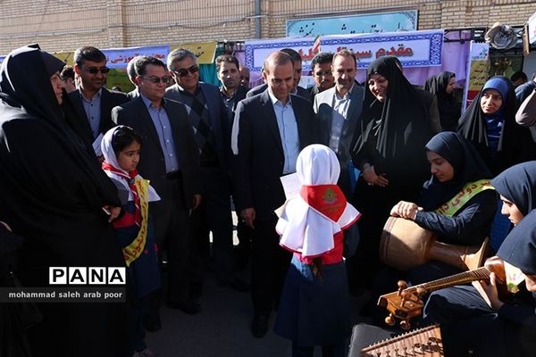 افتتاح نمایشگاه مدارس غیر انتفاعی با حضور مدیر کل مدارس غیر انتفاعی وزارت آموزش وپرورش