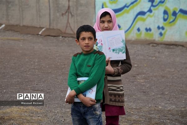 بازدید معاون مدیرکل و مدیر آموزش و پرورش میانه از مدارس روستایی