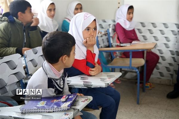 بازدید معاون مدیرکل و مدیر آموزش و پرورش میانه از مدارس روستایی