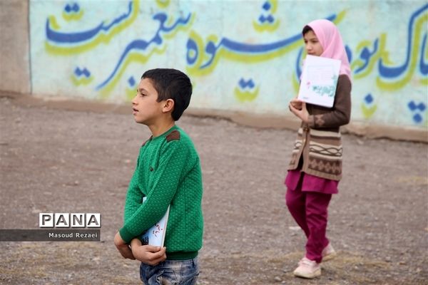 بازدید معاون مدیرکل و مدیر آموزش و پرورش میانه از مدارس روستایی