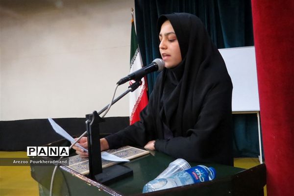 برگزاری اولین نشست دانش آموزان مدارس تیزهوشان استان یزد با رئیس اداره استعدادهای درخشان