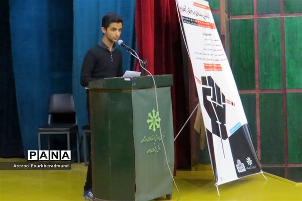 برگزاری اولین نشست دانش آموزان مدارس تیزهوشان استان یزد با رئیس اداره استعدادهای درخشان