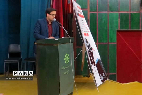 برگزاری اولین نشست دانش آموزان مدارس تیزهوشان استان یزد با رئیس اداره استعدادهای درخشان