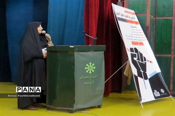 برگزاری اولین نشست دانش آموزان مدارس تیزهوشان استان یزد با رئیس اداره استعدادهای درخشان