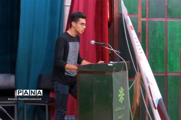 برگزاری اولین نشست دانش آموزان مدارس تیزهوشان استان یزد با رئیس اداره استعدادهای درخشان