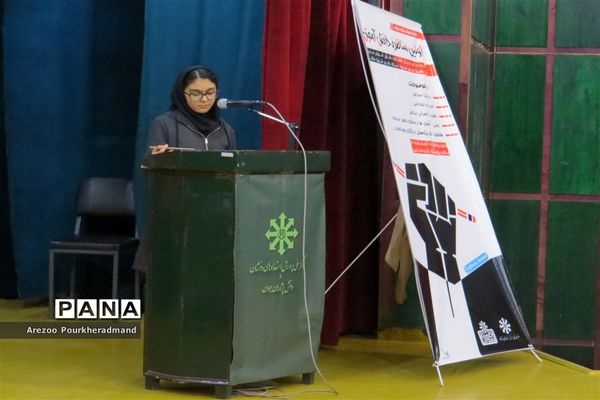 برگزاری اولین نشست دانش آموزان مدارس تیزهوشان استان یزد با رئیس اداره استعدادهای درخشان