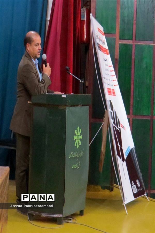 برگزاری اولین نشست دانش آموزان مدارس تیزهوشان استان یزد با رئیس اداره استعدادهای درخشان