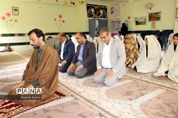 نماز جماعت ظهر و عصر مدرسه  ام‌البنین شهرستان بوشهر