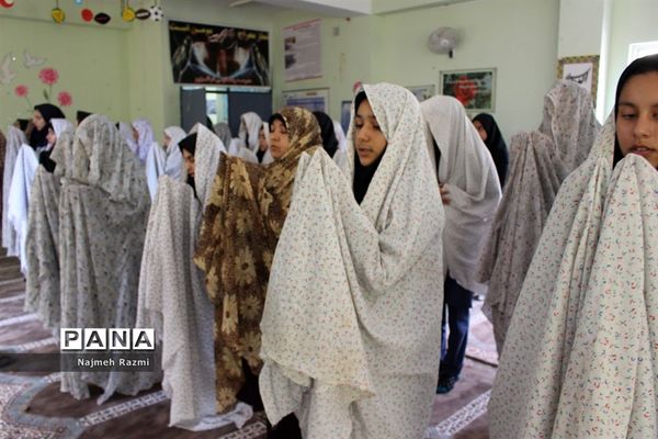 نماز جماعت ظهر و عصر مدرسه  ام‌البنین شهرستان بوشهر