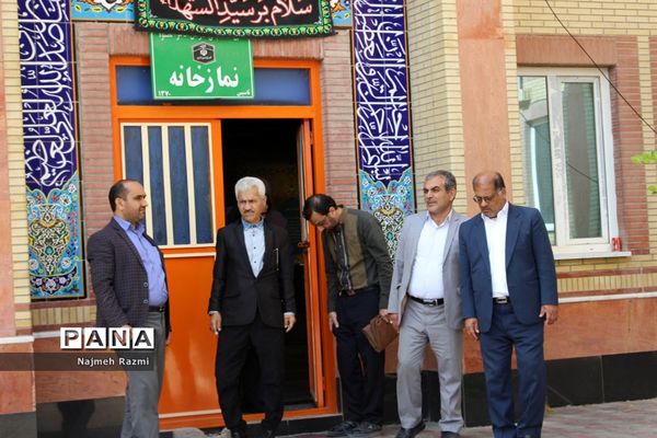 نماز جماعت ظهر و عصر مدرسه  ام‌البنین شهرستان بوشهر