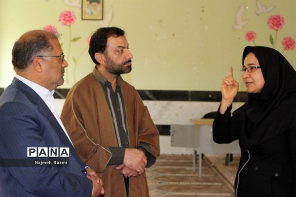 نماز جماعت ظهر و عصر مدرسه  ام‌البنین شهرستان بوشهر