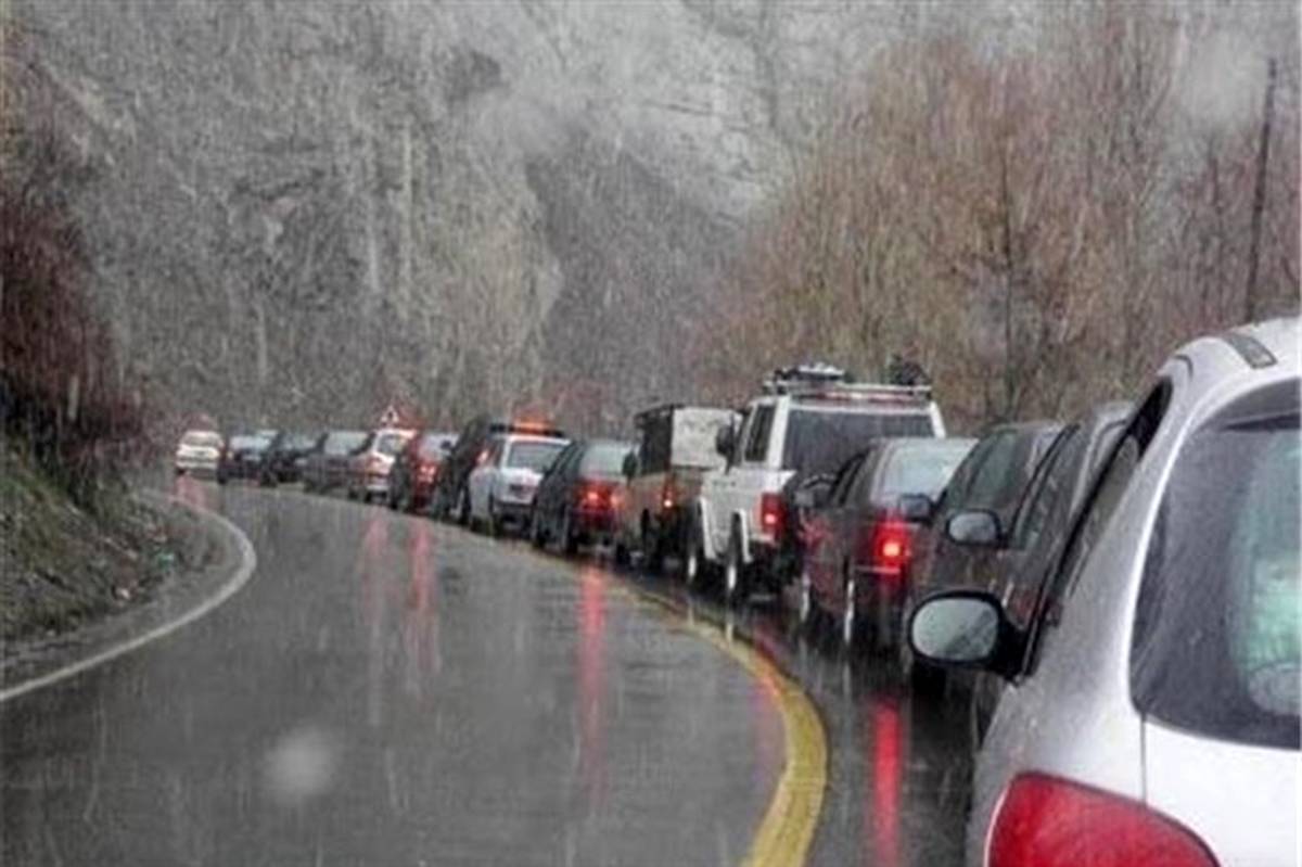 رییس پلیس‌راه مازندران: جاده‌ها لغزنده است، رانندگان تجهیزات زمستانی به همراه داشته باشند