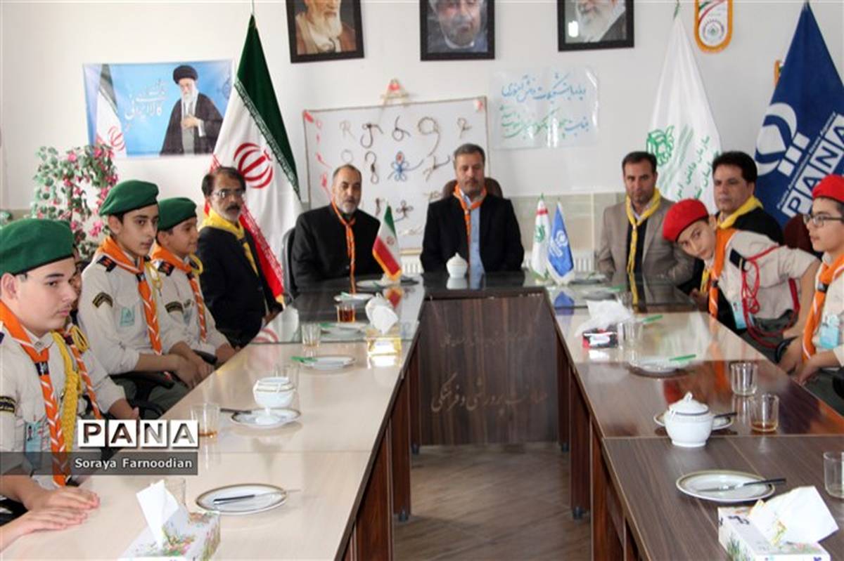 نشست پیشتازان دبیرستان شید رجایی با مسئولان سازمان دانش‌آموزی خراسان شمالی