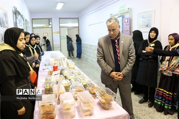 برگزاری جشنواره غذای سالم  و دست سازه‌های هنرجویان  هنرستان شهدای فلسطین ناحیه 4 مشهد