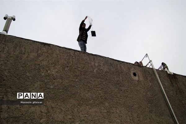 مسابقات نجات تخم مرغ در دبیرستان شهید نواب صفوی بیرجند