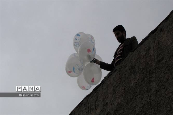 مسابقات نجات تخم مرغ در دبیرستان شهید نواب صفوی بیرجند