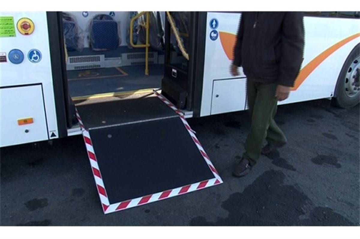 7 دستگاه اتوبوس شهری مجهز به رمپ ویژه معلولان تحویل شهرداری بیرجند شد