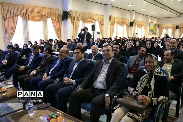 تجلیل از معلمان و دانش‌آموزان پژوهنده برتر مازندران