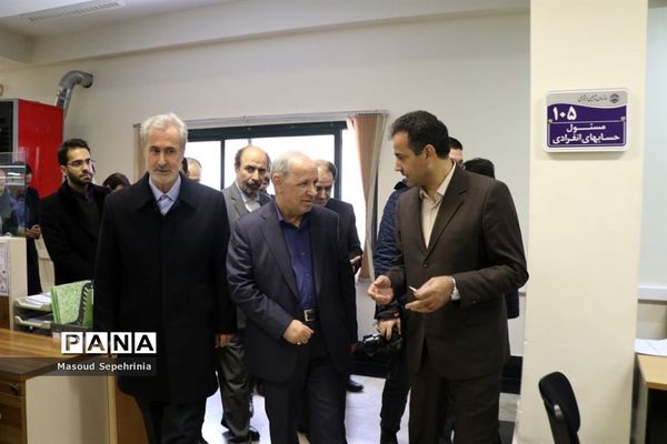 بازدید معاون استخدامی رئیس جمهور از شعبه پنجم سازمان تامین اجتماعی تبریز
