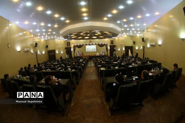 بازدید معاون استخدامی رئیس جمهور از شعبه پنجم سازمان تامین اجتماعی تبریز