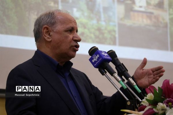 بازدید معاون استخدامی رئیس جمهور از شعبه پنجم سازمان تامین اجتماعی تبریز